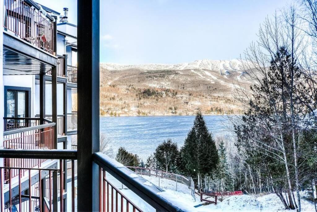 Chic Mt-Tremblant Condo With View On The Lake By Denstays Монт-Тремблант Екстериор снимка