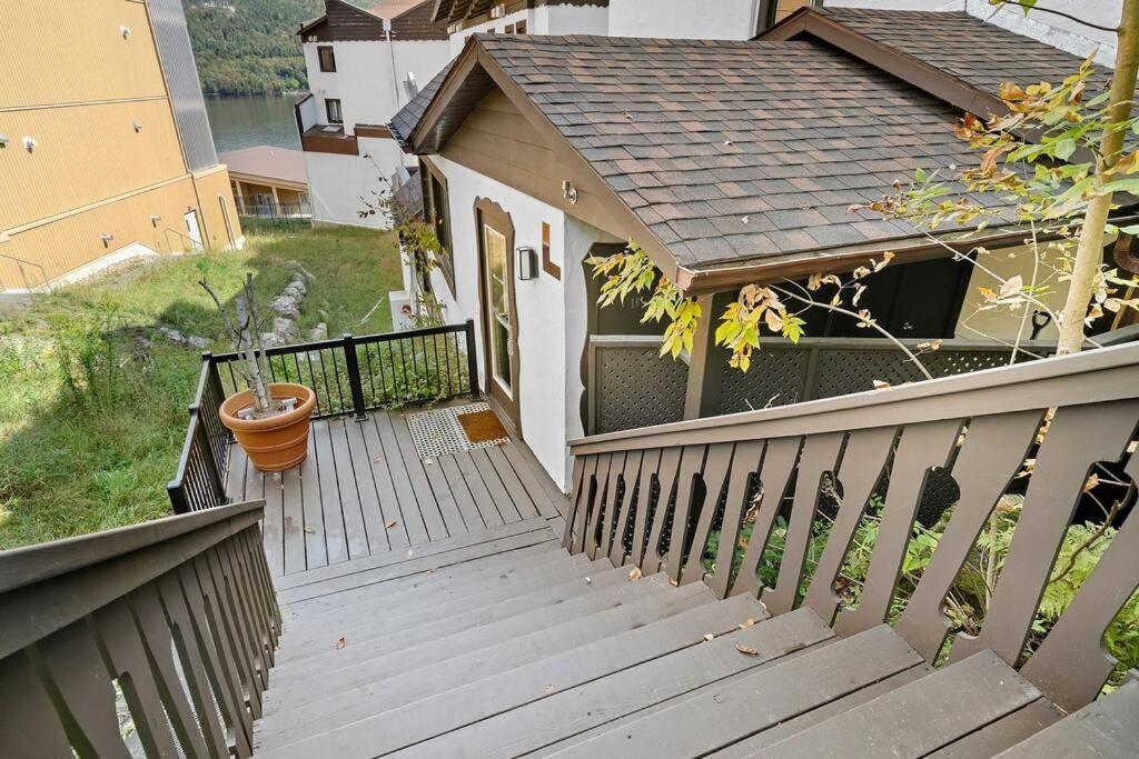 Chic Mt-Tremblant Condo With View On The Lake By Denstays Монт-Тремблант Екстериор снимка