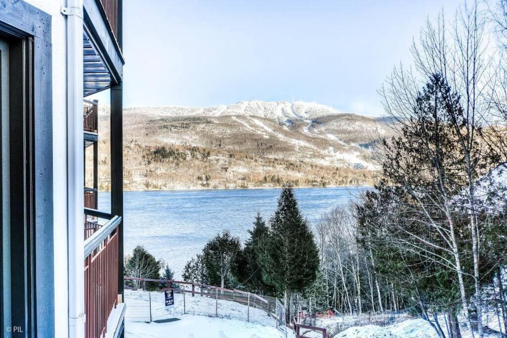 Chic Mt-Tremblant Condo With View On The Lake By Denstays Монт-Тремблант Екстериор снимка