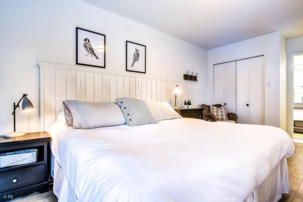 Chic Mt-Tremblant Condo With View On The Lake By Denstays Монт-Тремблант Екстериор снимка