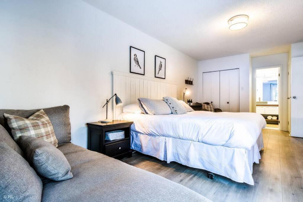 Chic Mt-Tremblant Condo With View On The Lake By Denstays Монт-Тремблант Екстериор снимка