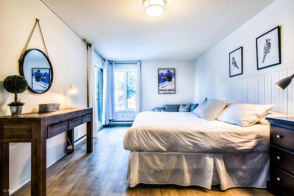 Chic Mt-Tremblant Condo With View On The Lake By Denstays Монт-Тремблант Екстериор снимка