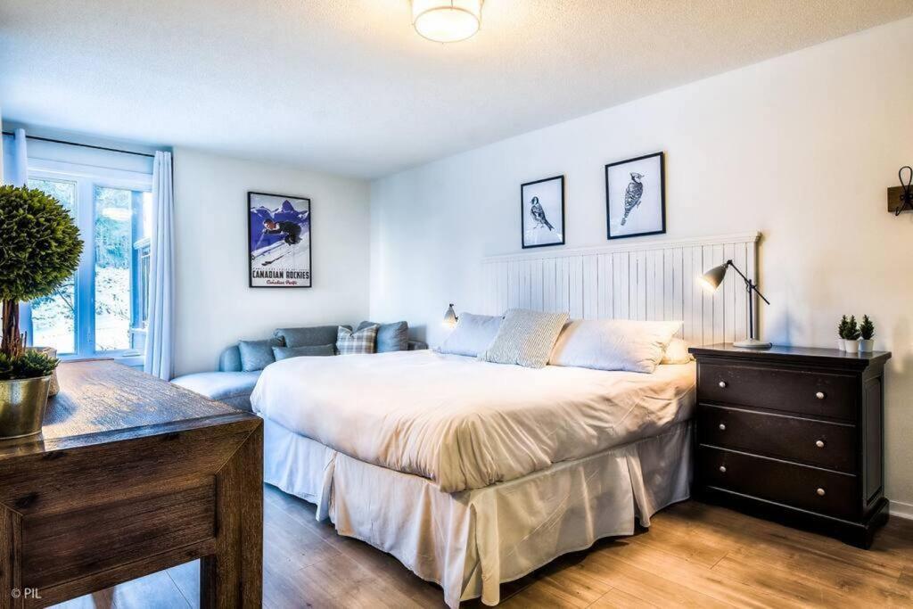 Chic Mt-Tremblant Condo With View On The Lake By Denstays Монт-Тремблант Екстериор снимка