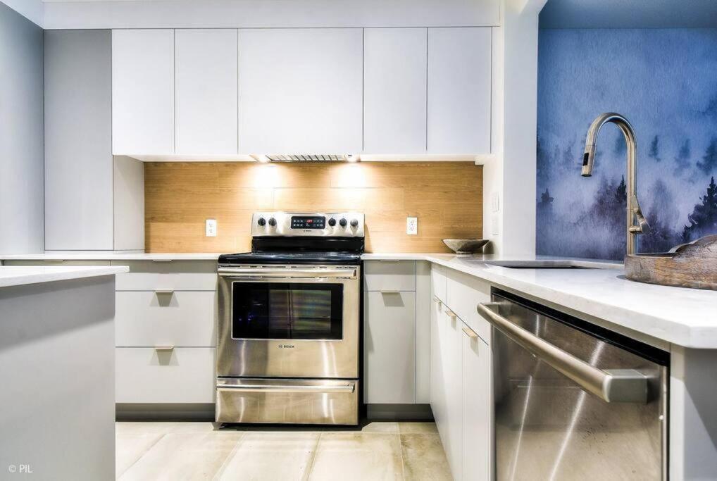 Chic Mt-Tremblant Condo With View On The Lake By Denstays Монт-Тремблант Екстериор снимка